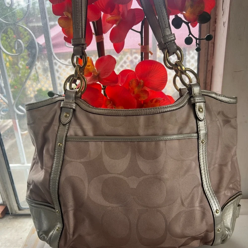 Authentic Coach purse - Picture 2 of 7